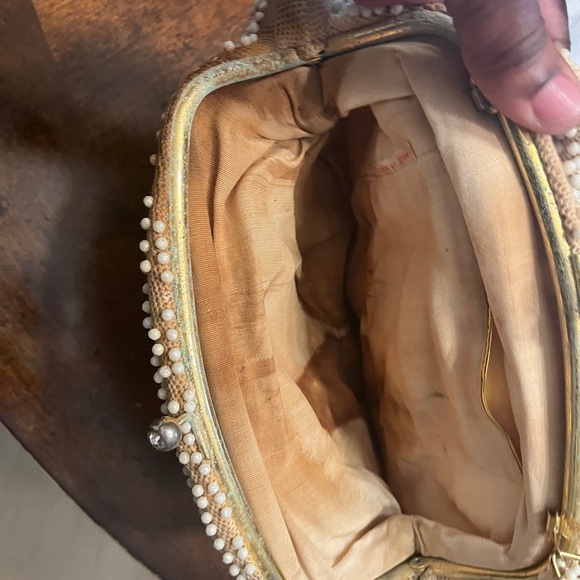 Vintage beaded handbag with clasp with pearl like embellishments - Picture 5 of 15